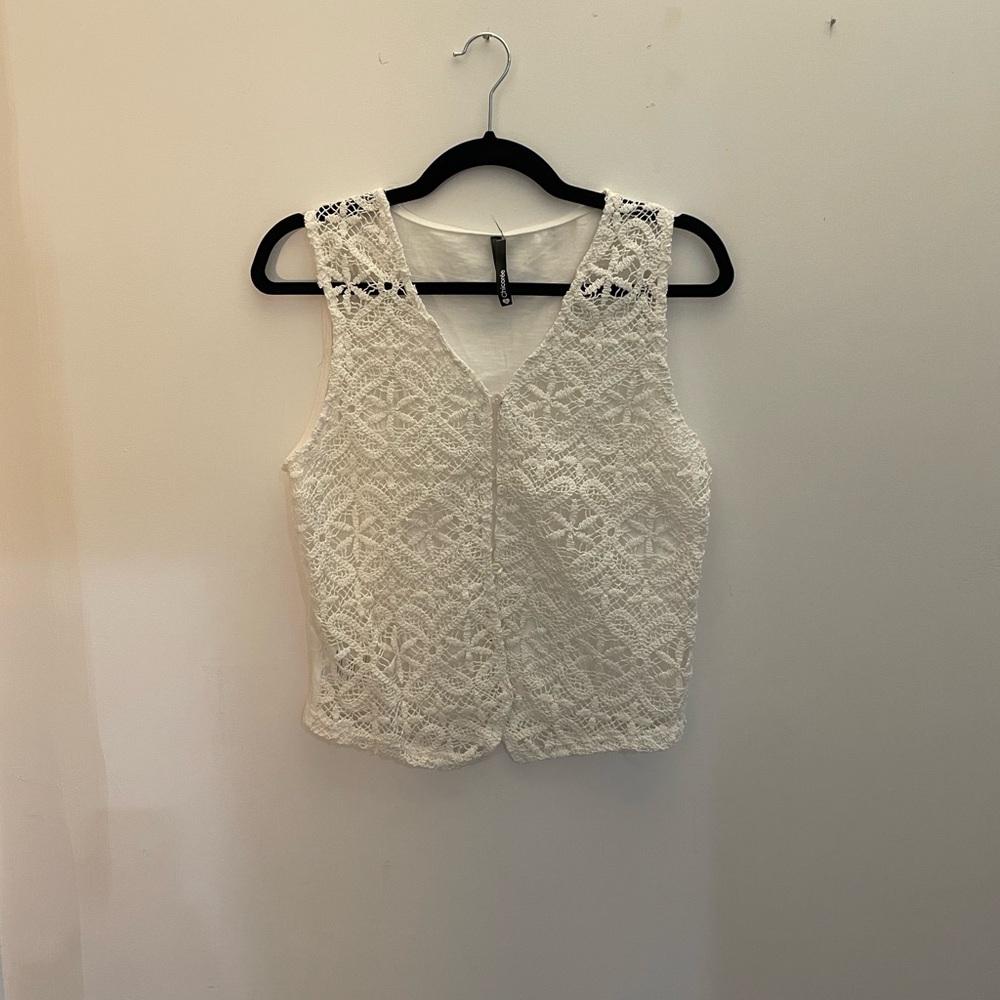 Chic Lace Sleeveless Tank Top - White
